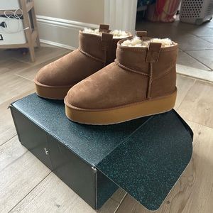Brand new Emu Australia Foy Flatform Micro boots
